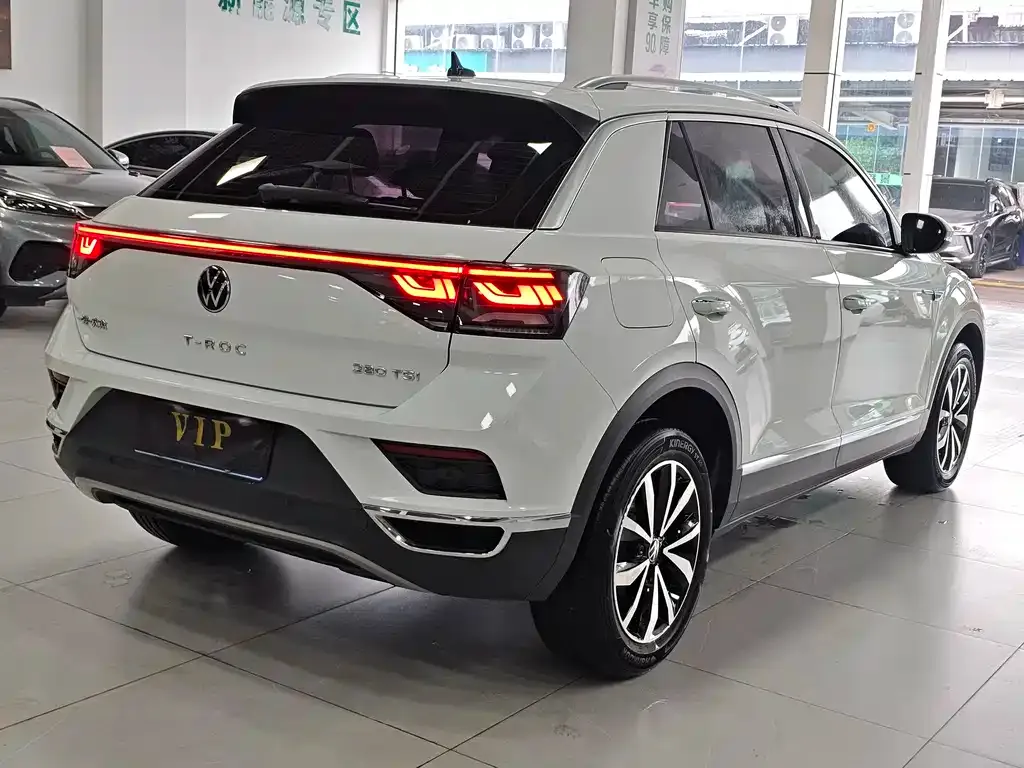 Volkswagen T-Roc — фото 9