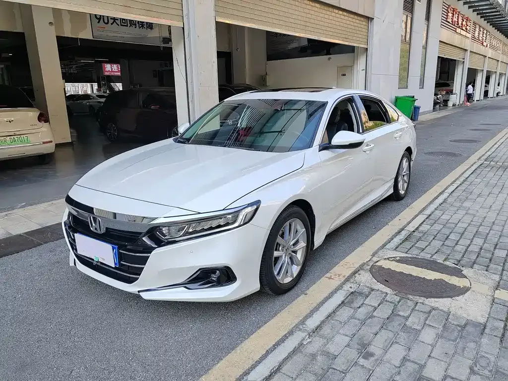 Honda Accord — фото 1