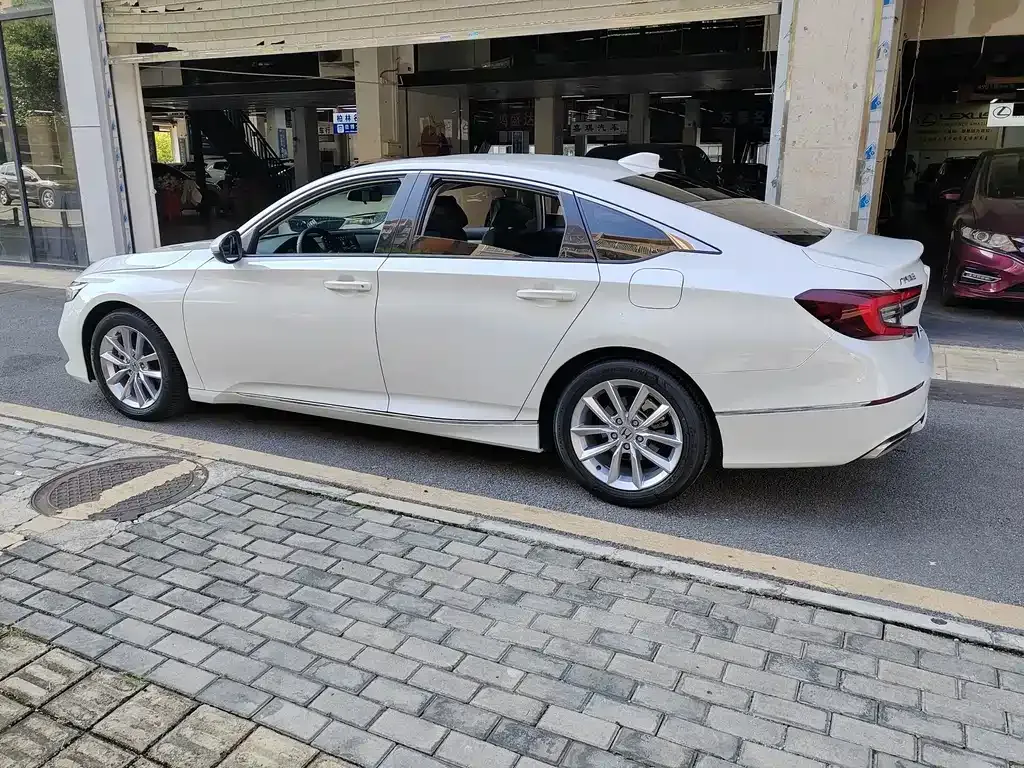 Honda Accord — фото 8