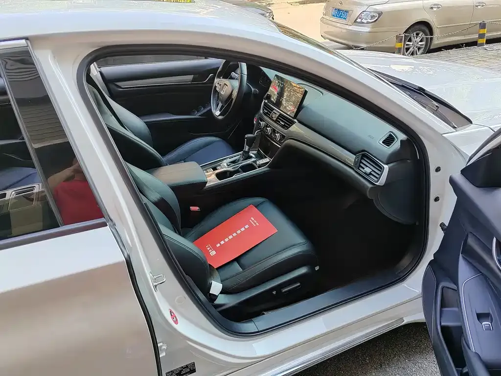 Honda Accord — фото 3