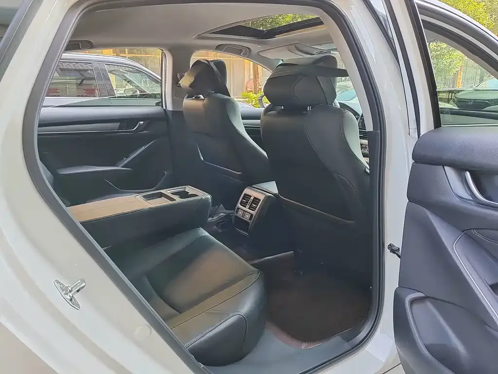 Honda Accord — фото 5