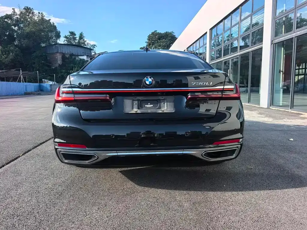 BMW 7 Series — фото 10