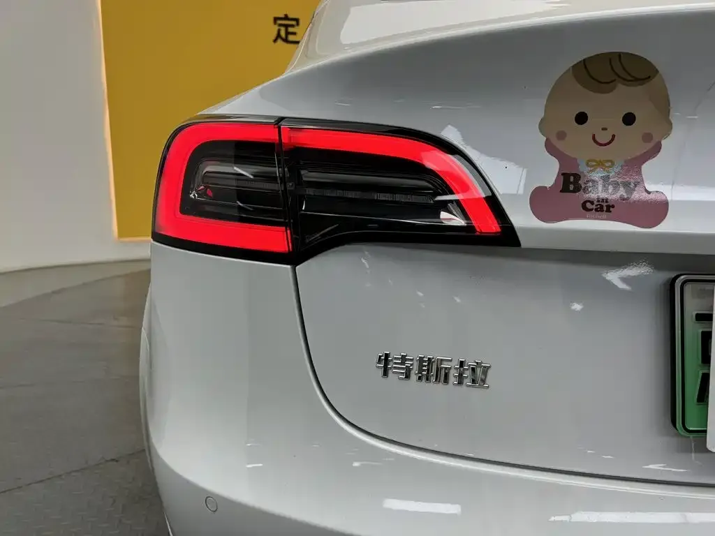 Tesla Model 3 — фото 4