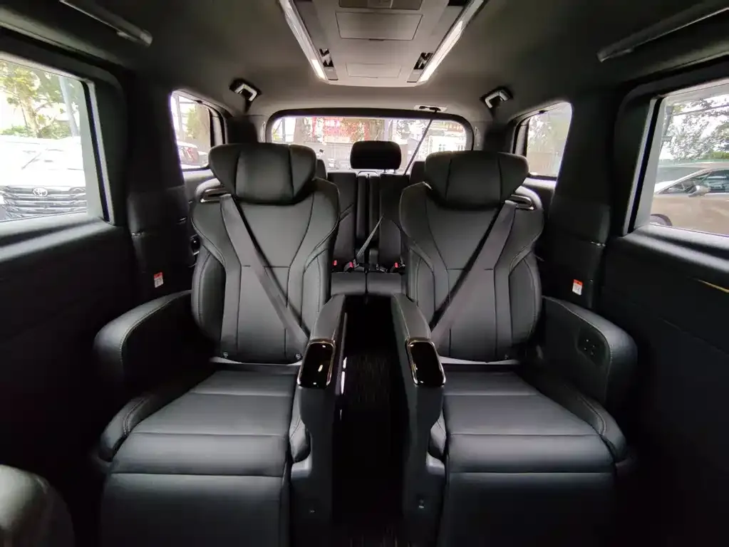 Toyota Alphard — фото 5