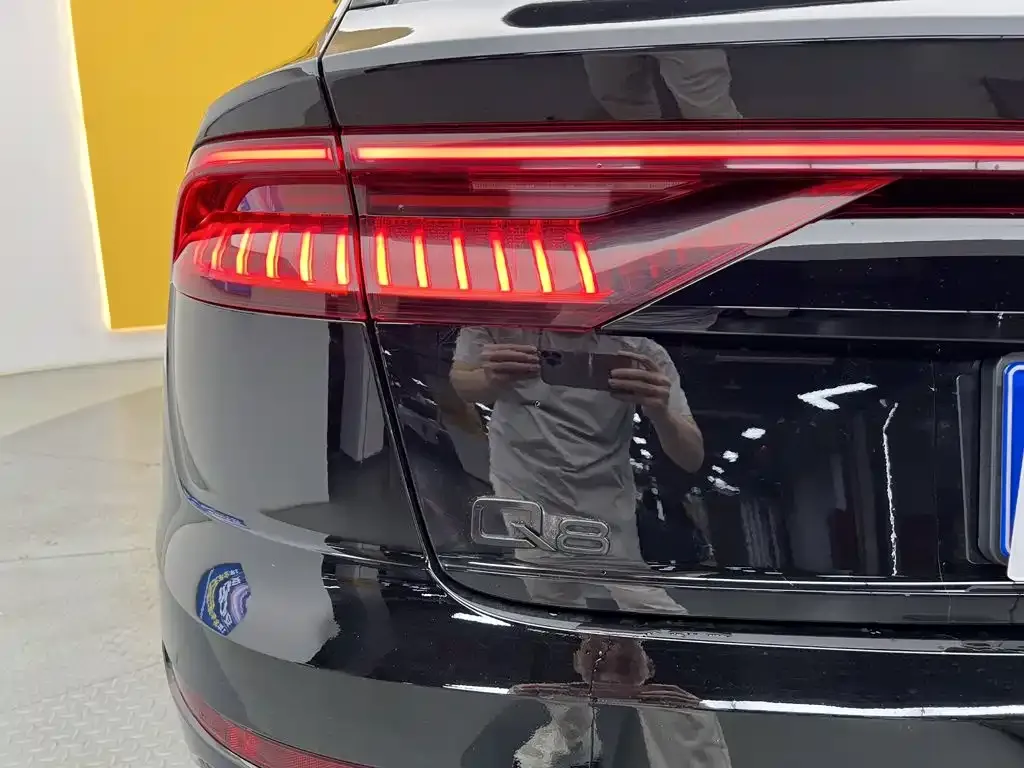Audi Q8 — фото 9