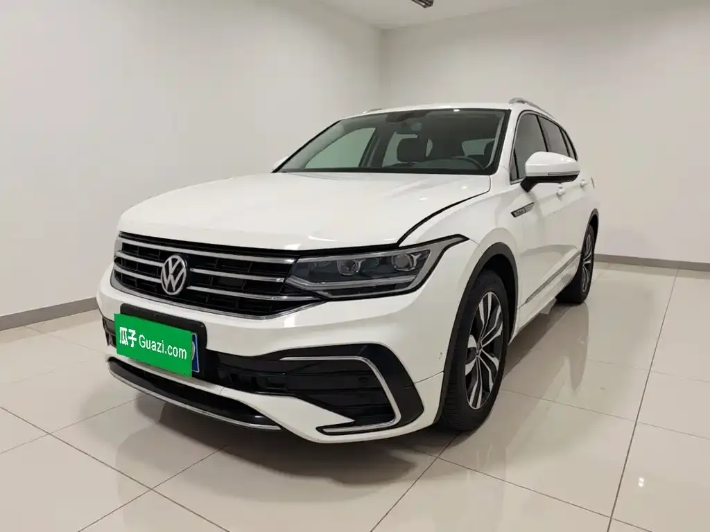 Volkswagen Tiguan L — фото 1