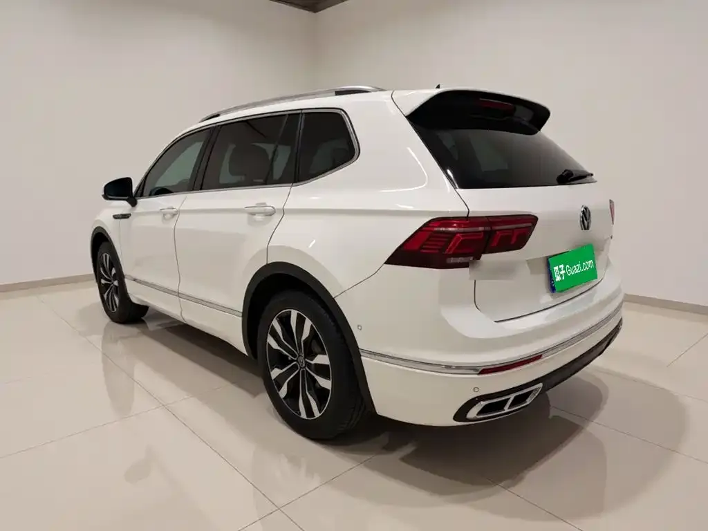 Volkswagen Tiguan L — фото 10