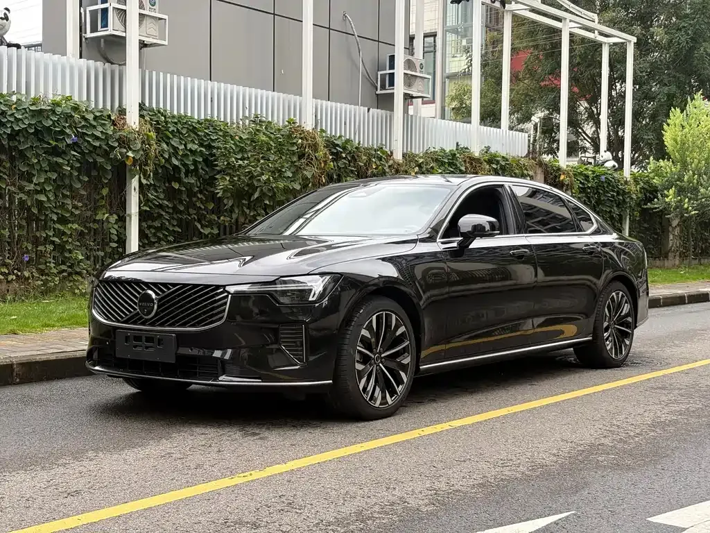 Volvo S90 — фото 1