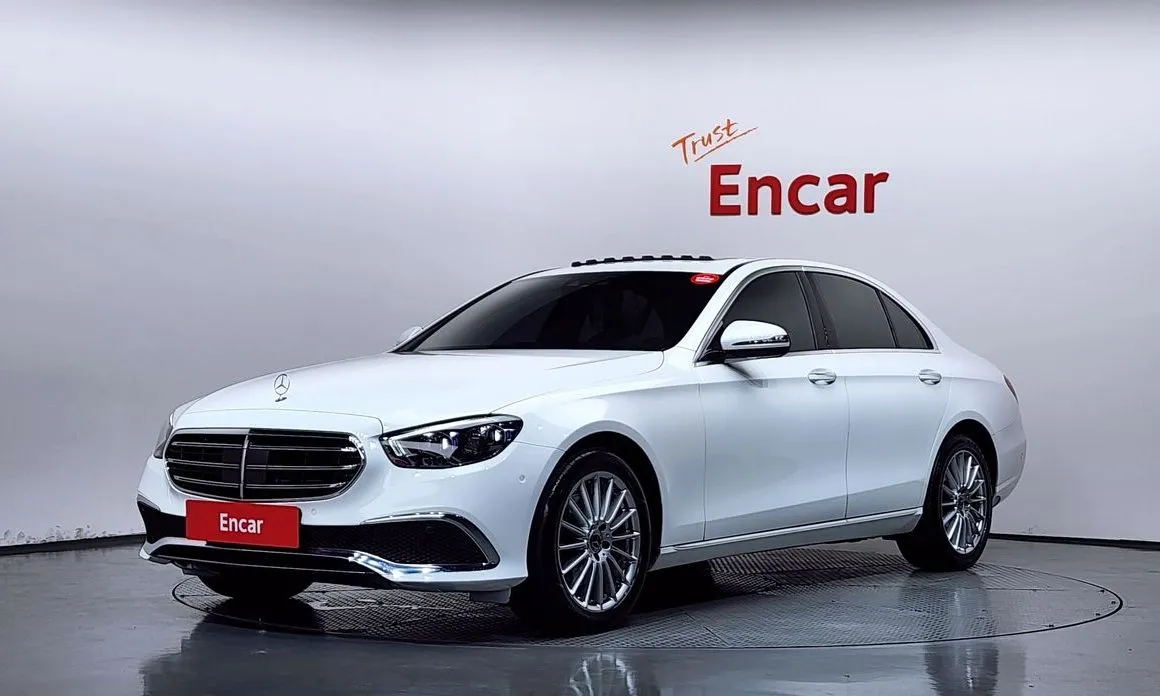 Mercedes-Benz E-Class — фото 1
