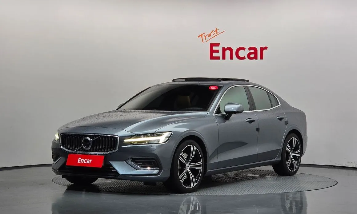 Volvo S60 — фото 1