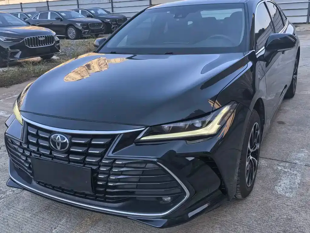 Toyota Avalon — фото 1