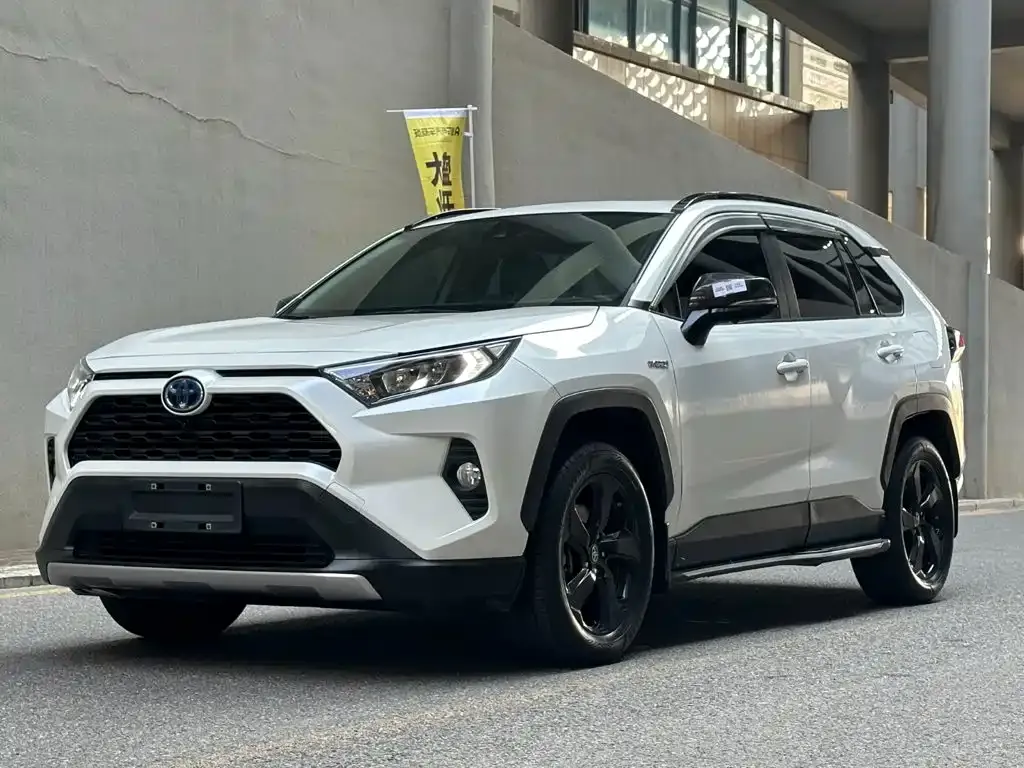Toyota RAV4 — фото 1