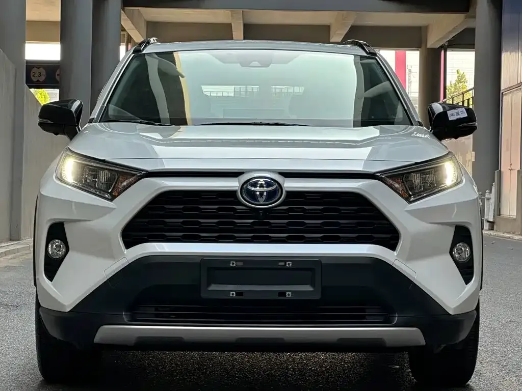 Toyota RAV4 — фото 2