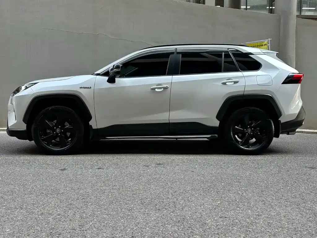 Toyota RAV4 — фото 3