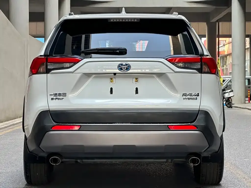 Toyota RAV4 — фото 9