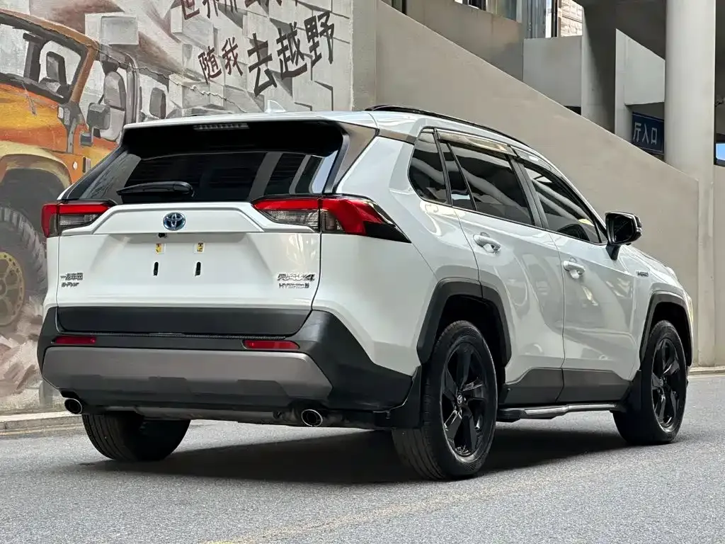 Toyota RAV4 — фото 8