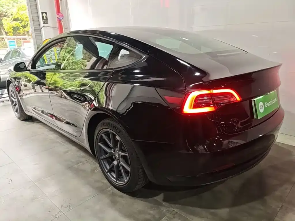 Tesla Model 3 — фото 5