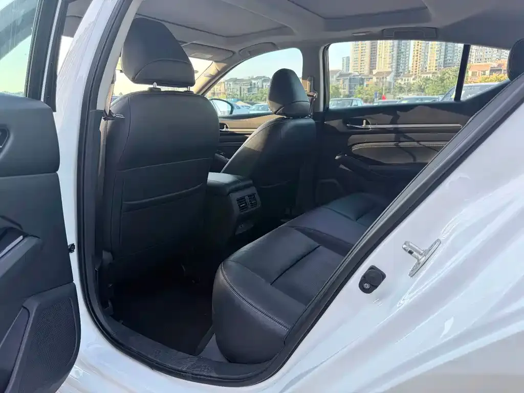 Nissan Teana — фото 2