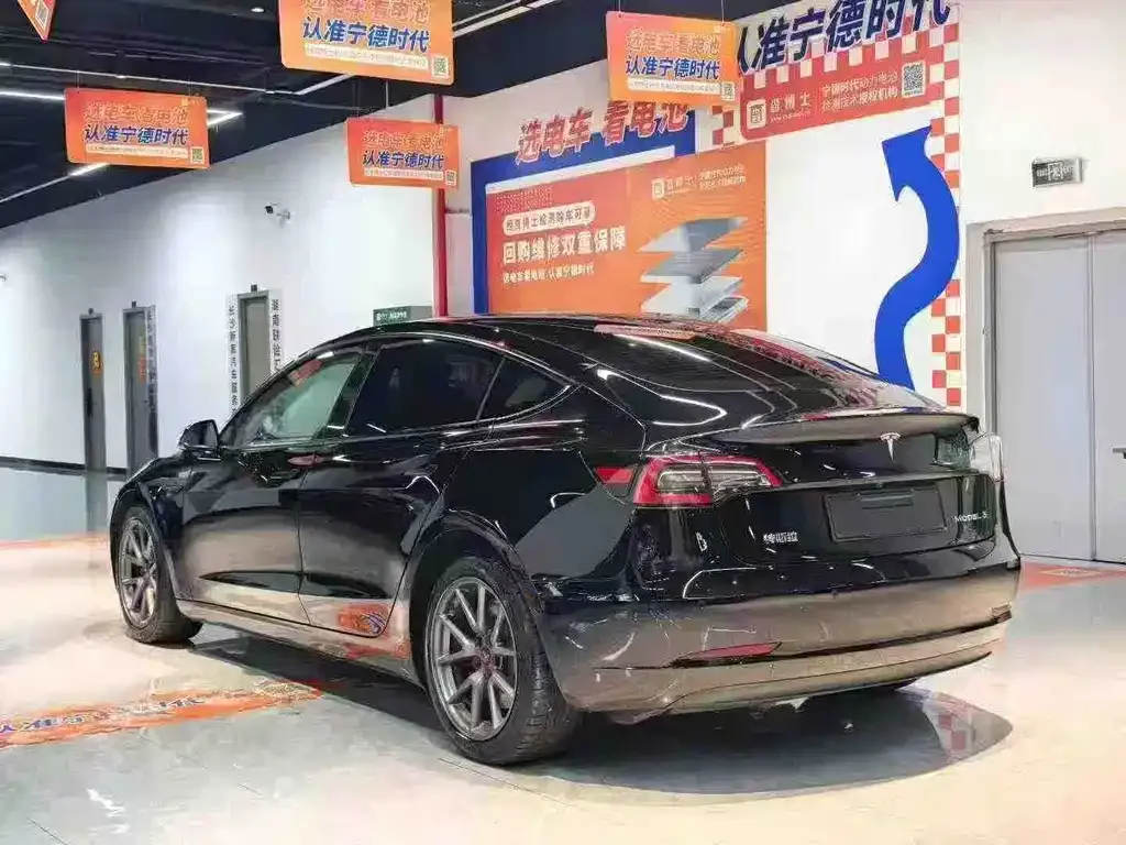 Tesla Model 3 — фото 5