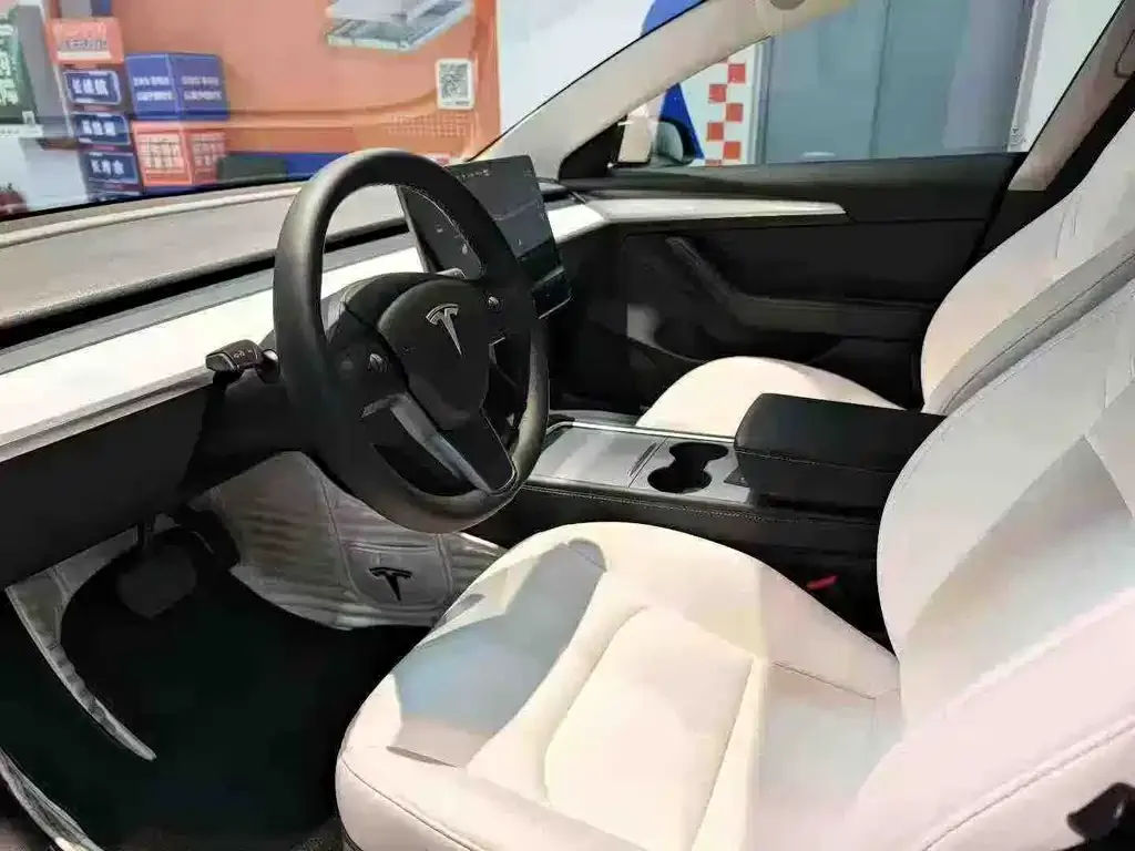 Tesla Model 3 — фото 4