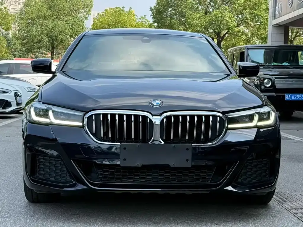 BMW 5 Series — фото 9