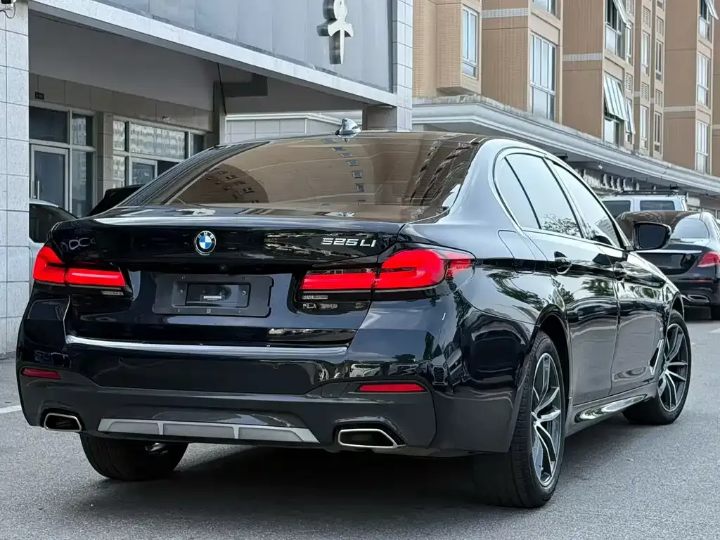 BMW 5 Series — фото 6
