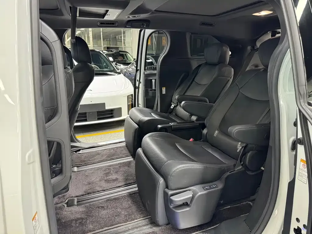 Toyota Sienna — фото 5