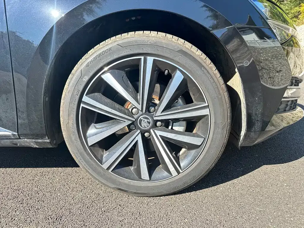 Skoda Superb — фото 9