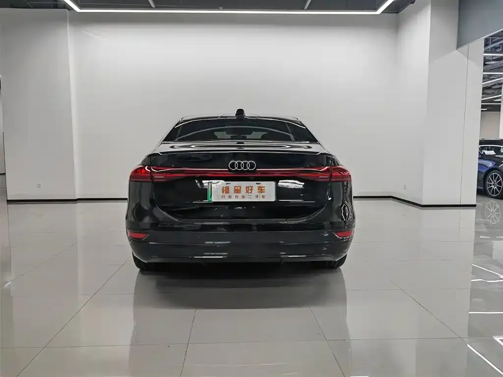 Audi A6L e-tron — фото 7