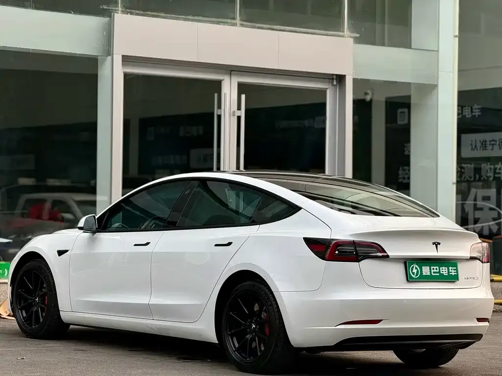 Tesla Model 3 — фото 7