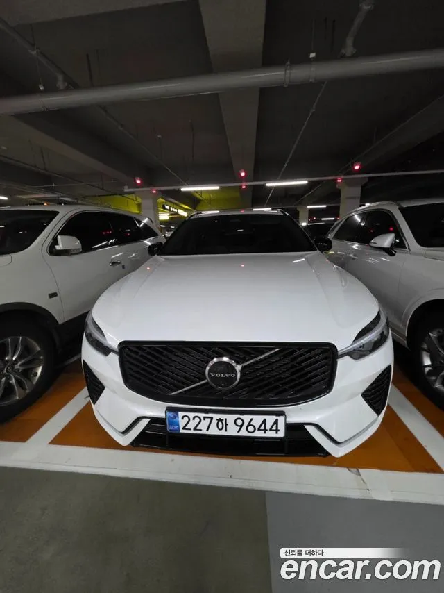Volvo XC60 — фото 1