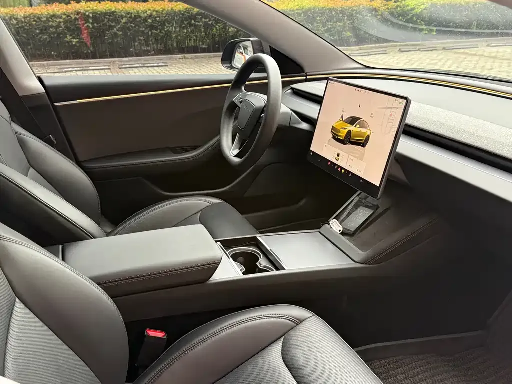 Tesla Model 3 — фото 4