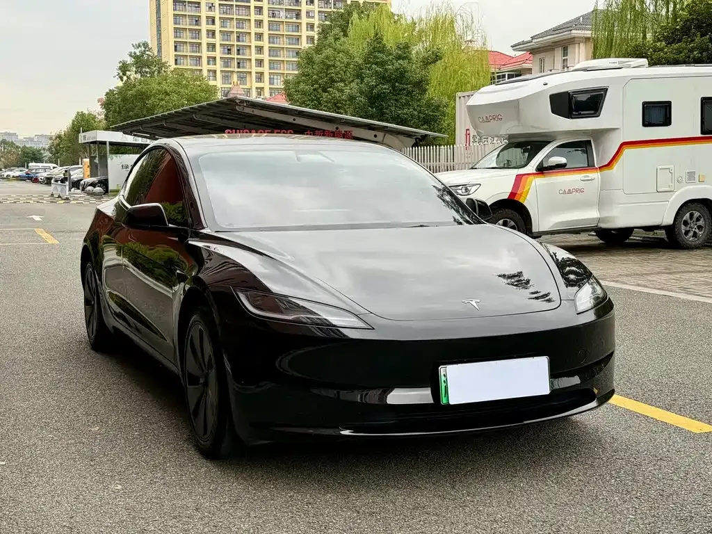 Tesla Model 3 — фото 10