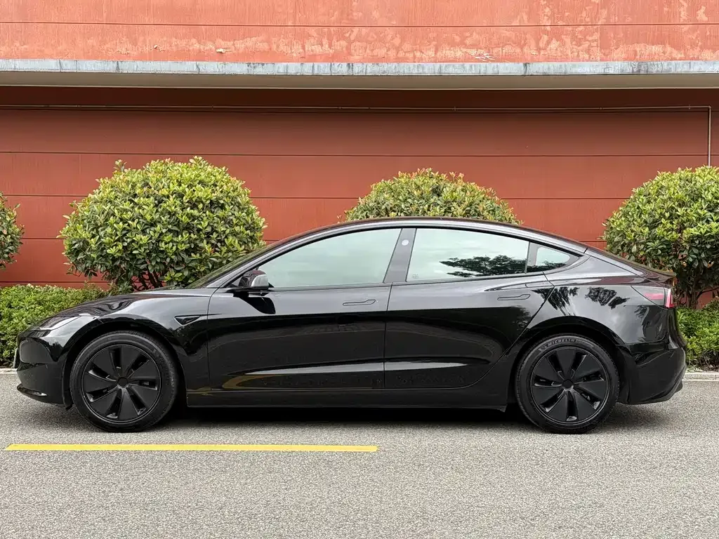 Tesla Model 3 — фото 7