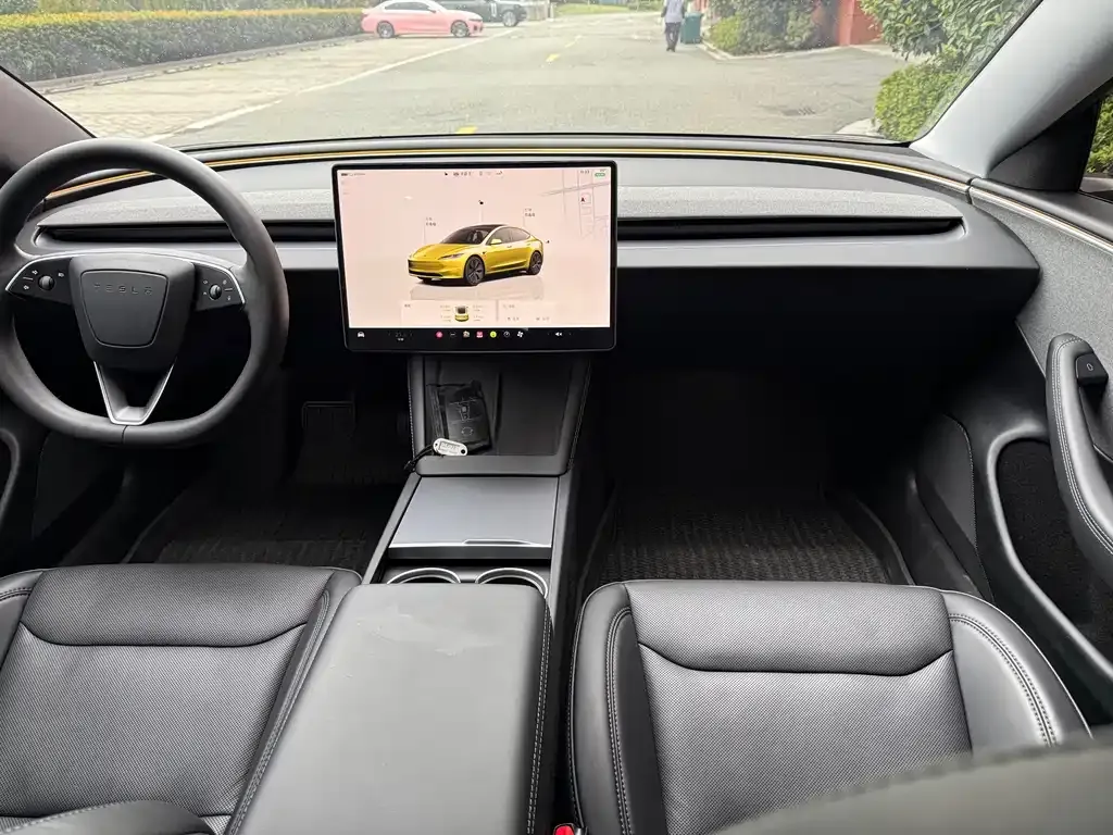 Tesla Model 3 — фото 9