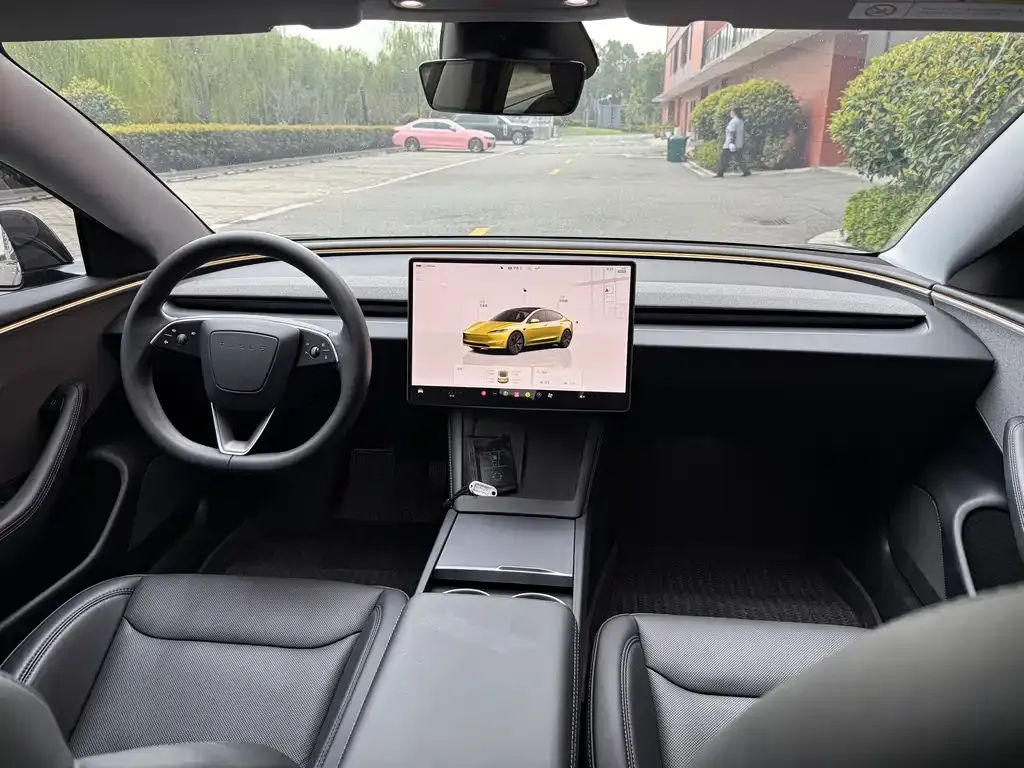Tesla Model 3 — фото 3