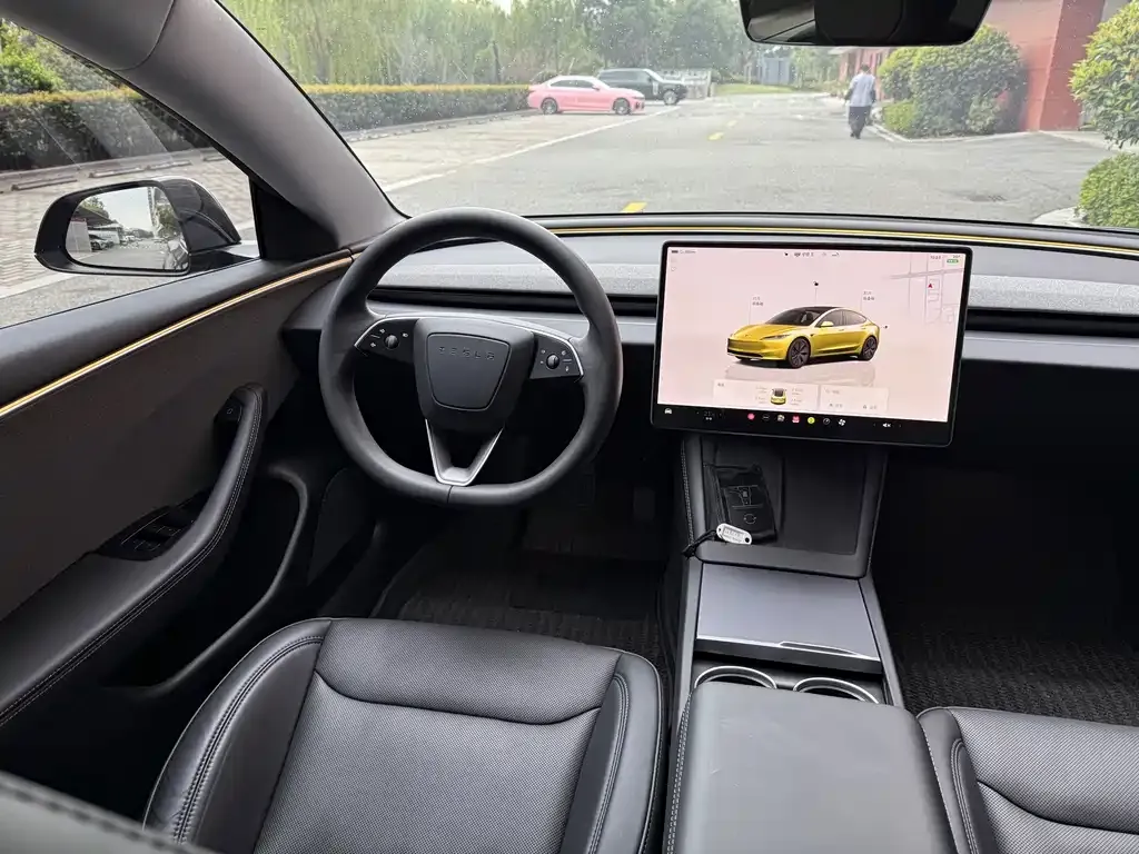 Tesla Model 3 — фото 8