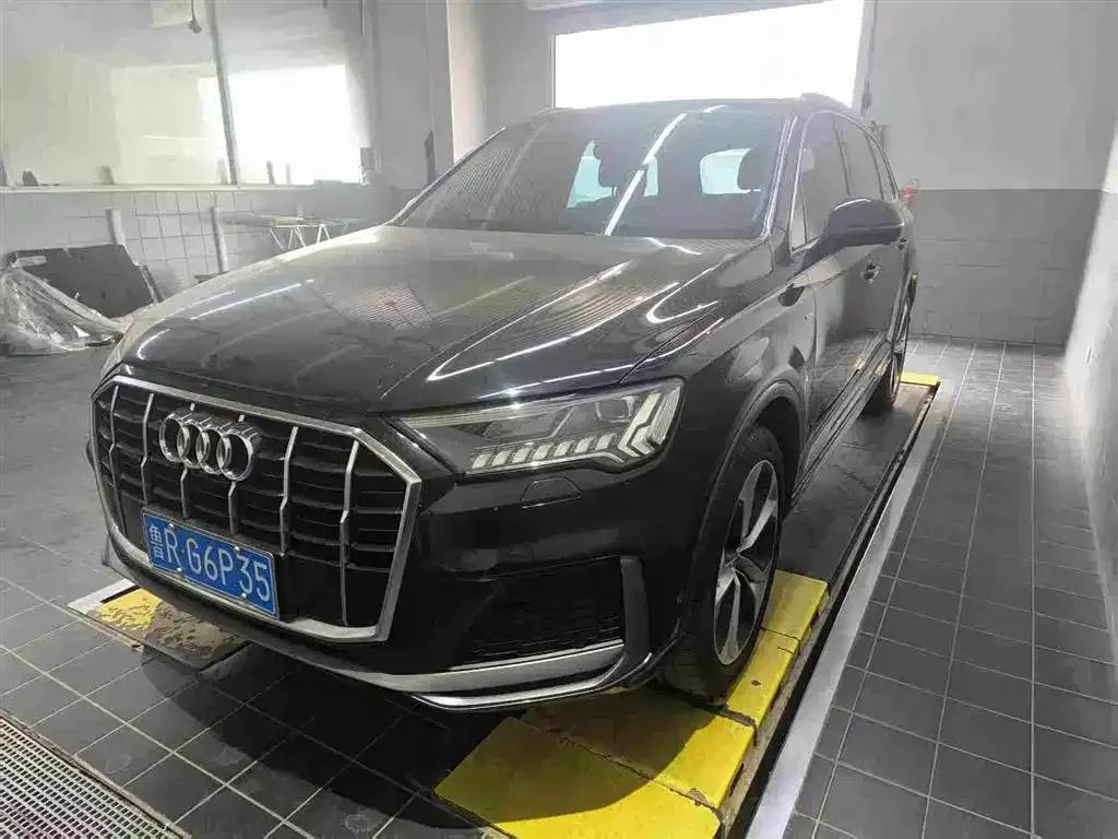 Audi Q7 — фото 1