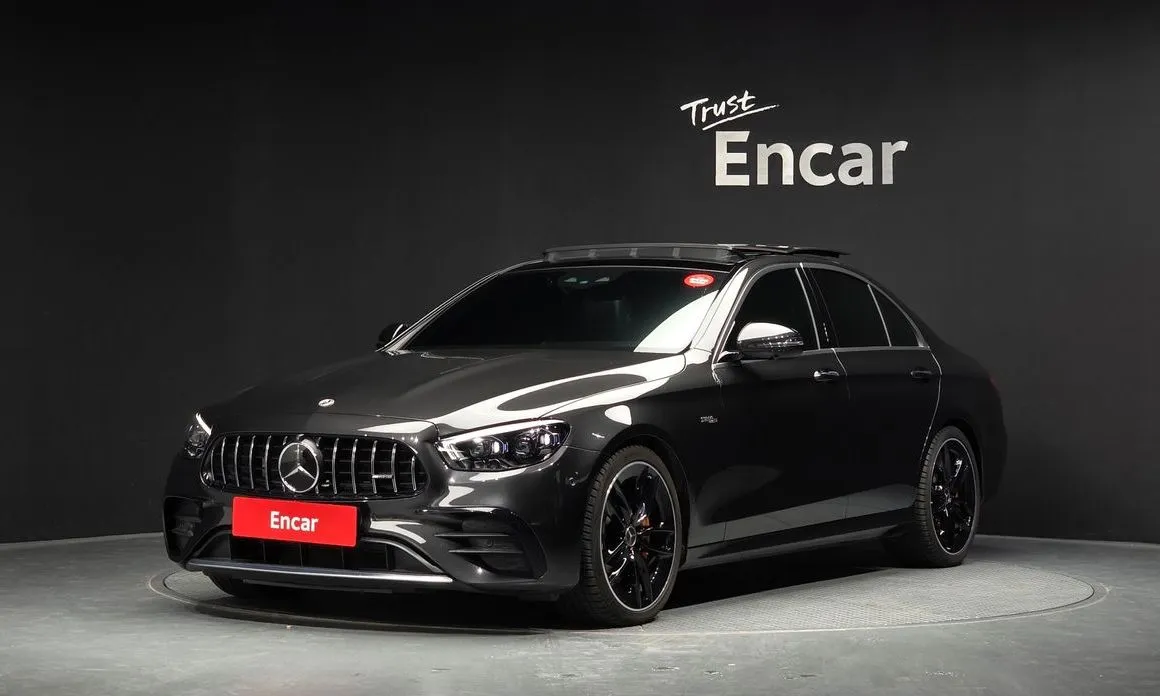 Mercedes-Benz E-Class — фото 1