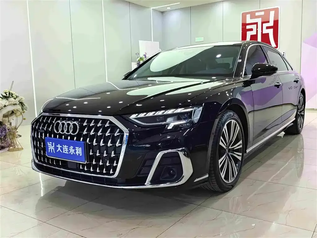 Audi A8 — фото 1