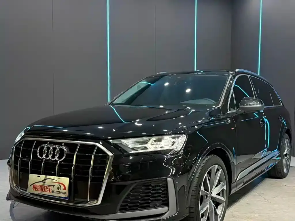 Audi Q7 — фото 1