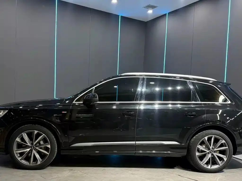 Audi Q7 — фото 10