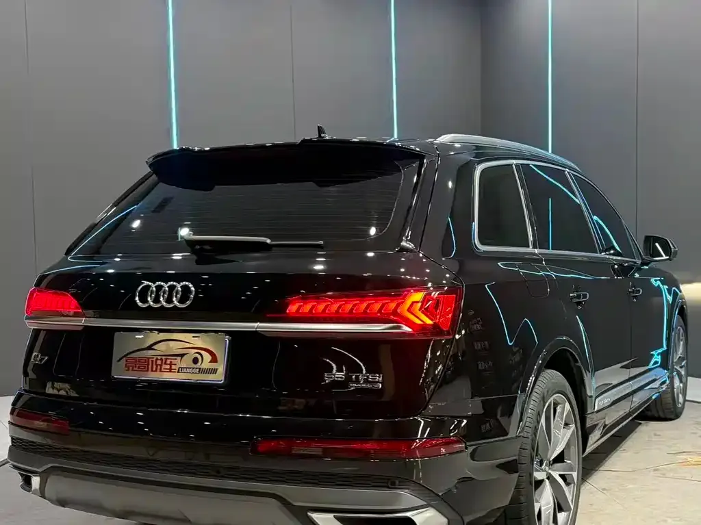 Audi Q7 — фото 7