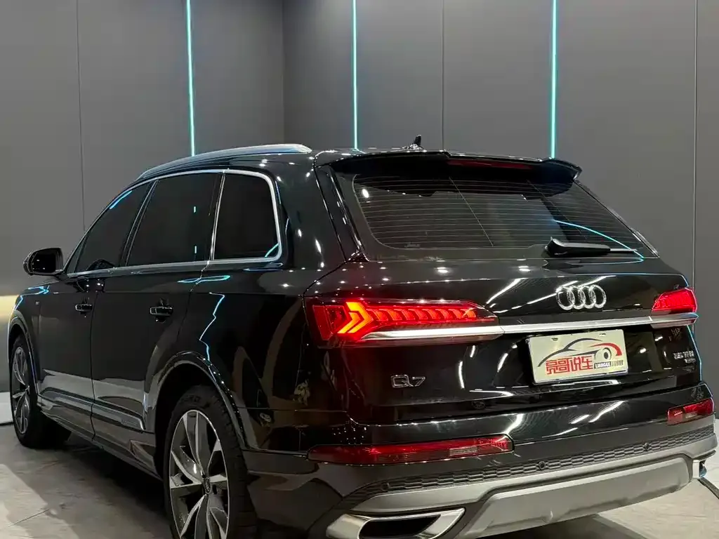 Audi Q7 — фото 6