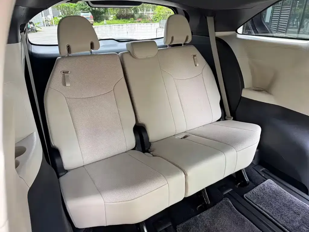 Toyota Sienna — фото 4