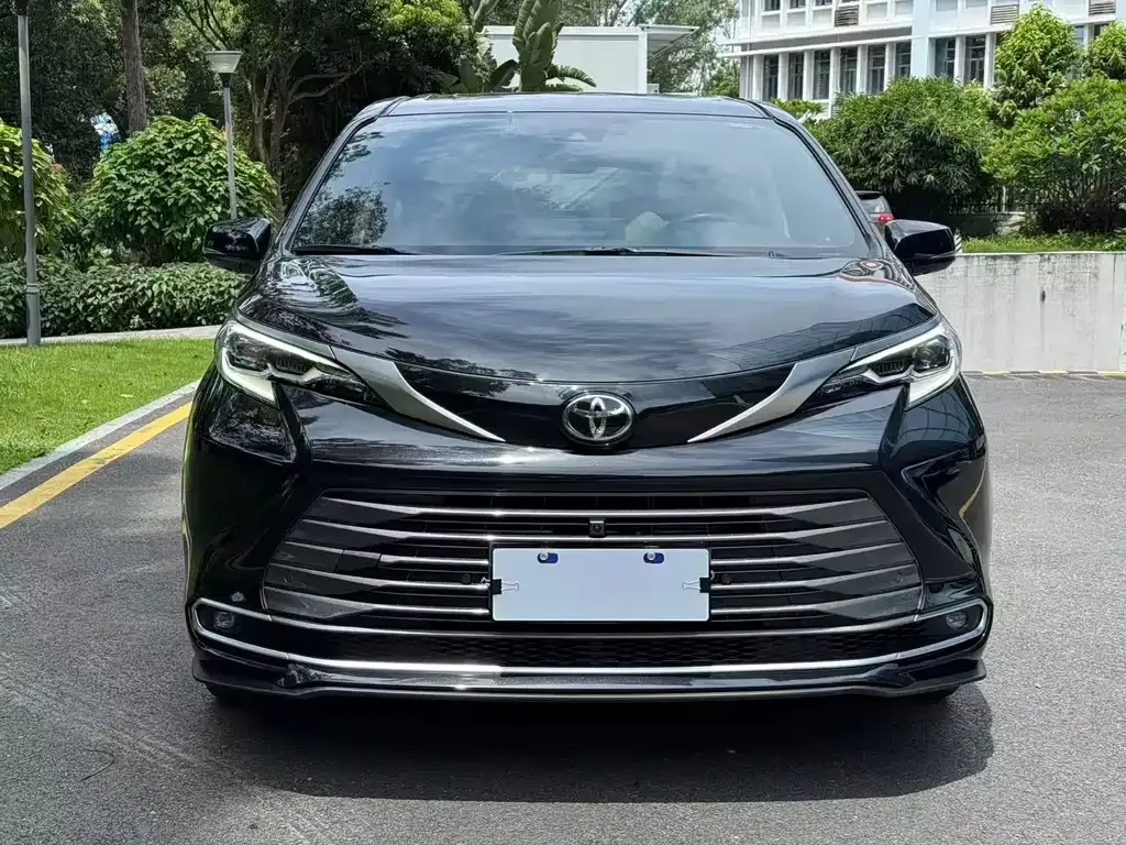 Toyota Sienna — фото 7