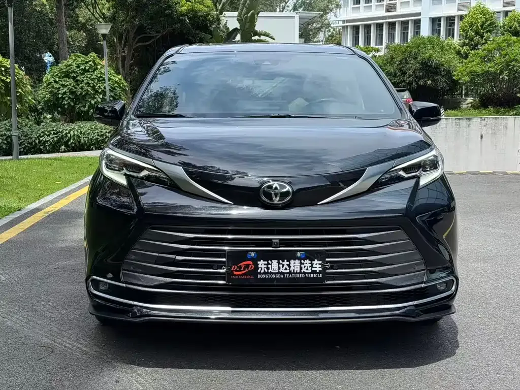 Toyota Sienna — фото 10