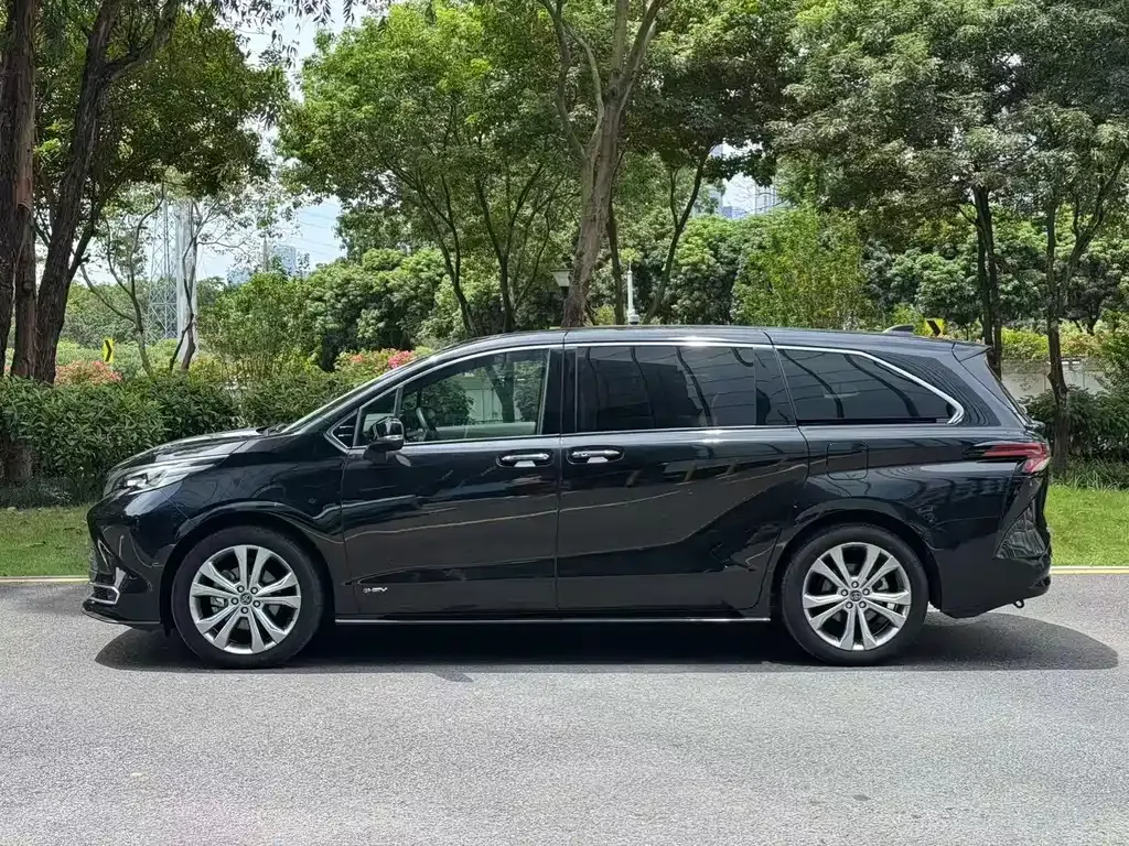 Toyota Sienna — фото 6