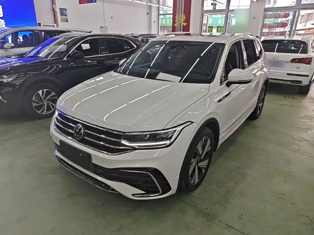 Volkswagen Tiguan L — фото 8