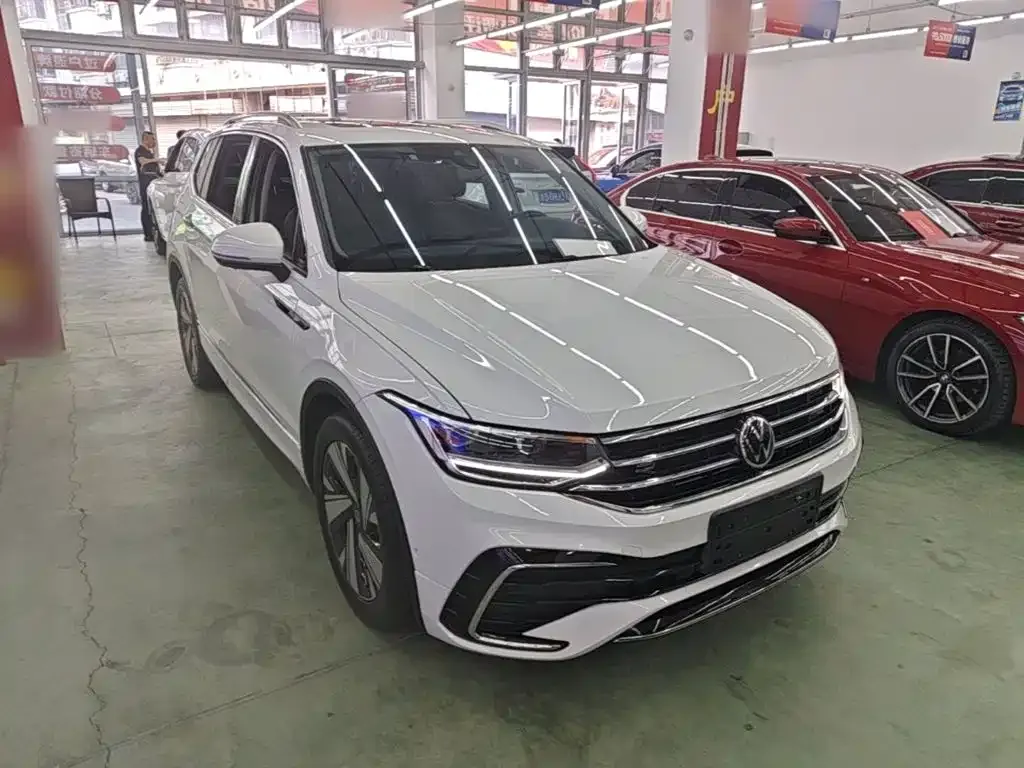 Volkswagen Tiguan L — фото 3